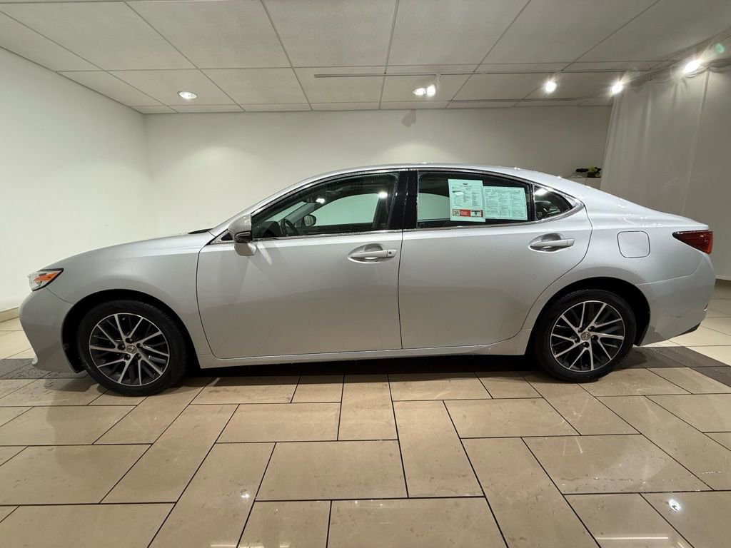 Used 2017 Lexus ES 350 w/ Luxury Package image 2