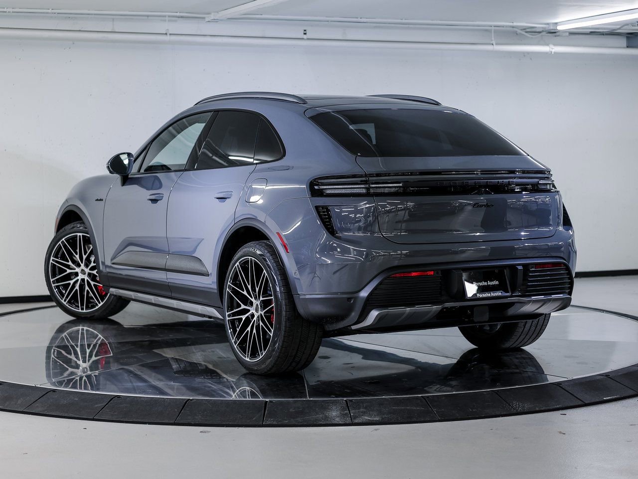 New 2026 Porsche Macan Turbo Electric image 3