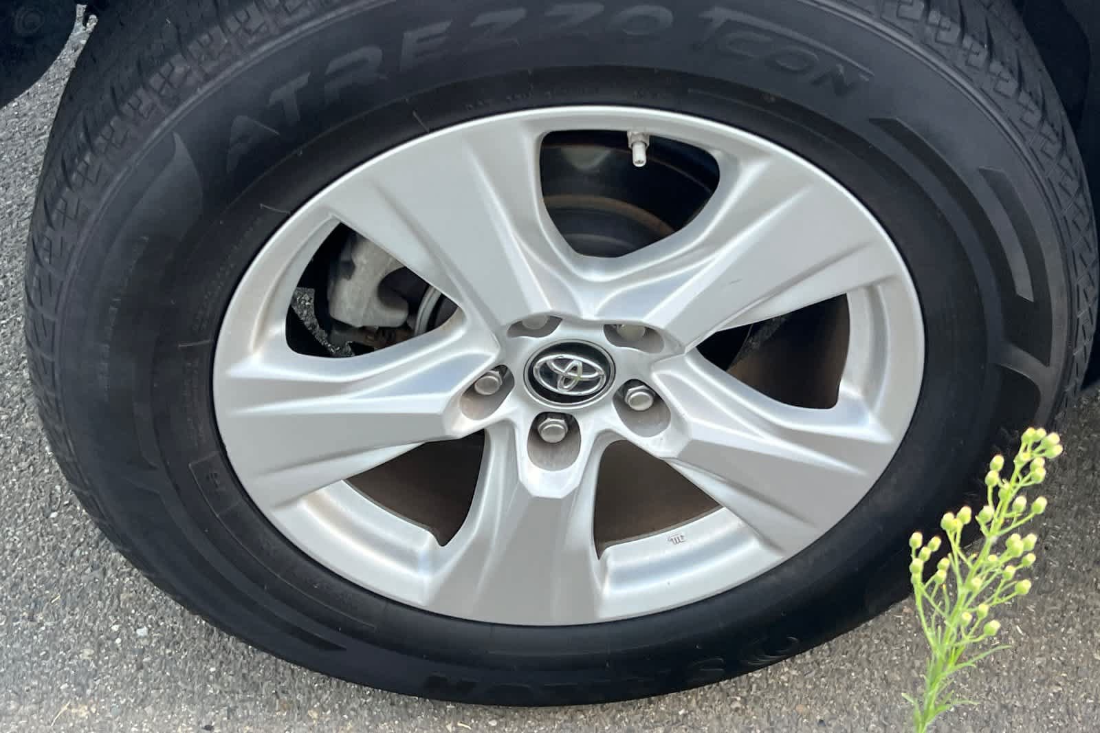 Used 2019 Toyota RAV4 XLE w/ Carpet Mat Package FWD image 17