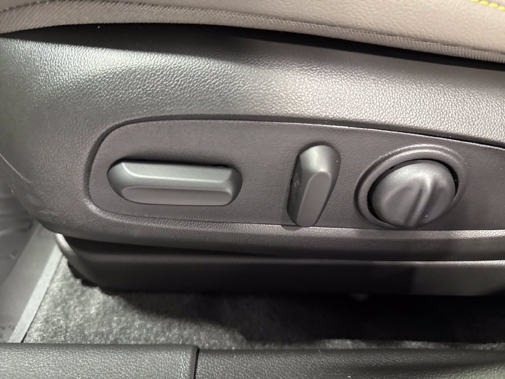 New 2026 Chevrolet Trax ACTIV w/ Sunroof Package FWD image 24