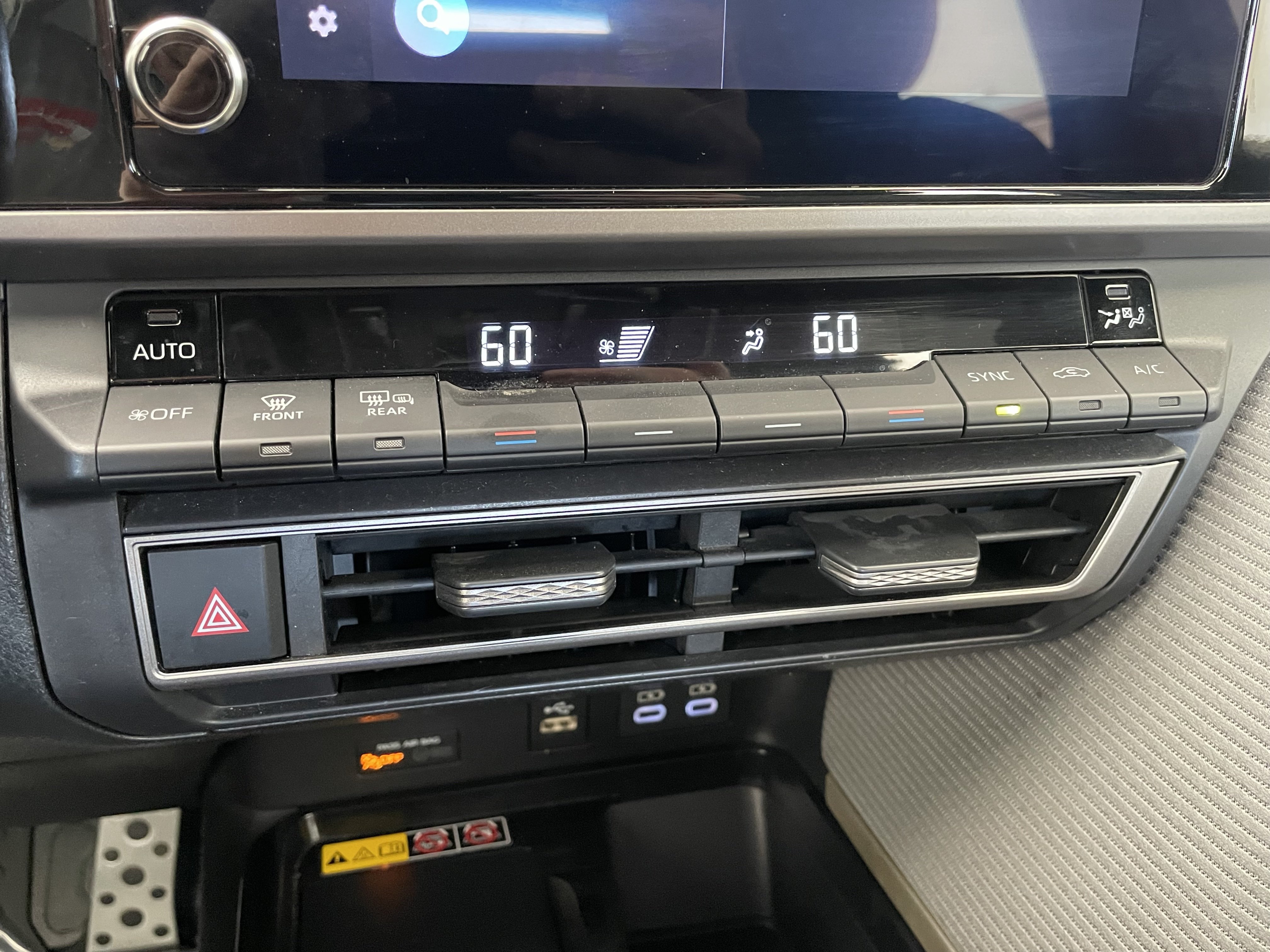 Used 2025 Toyota Camry SE FWD image 26