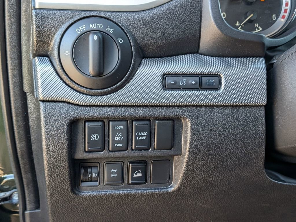 Used 2019 Nissan Titan PRO-4X w/ Pro-4x Convenience Package image 17