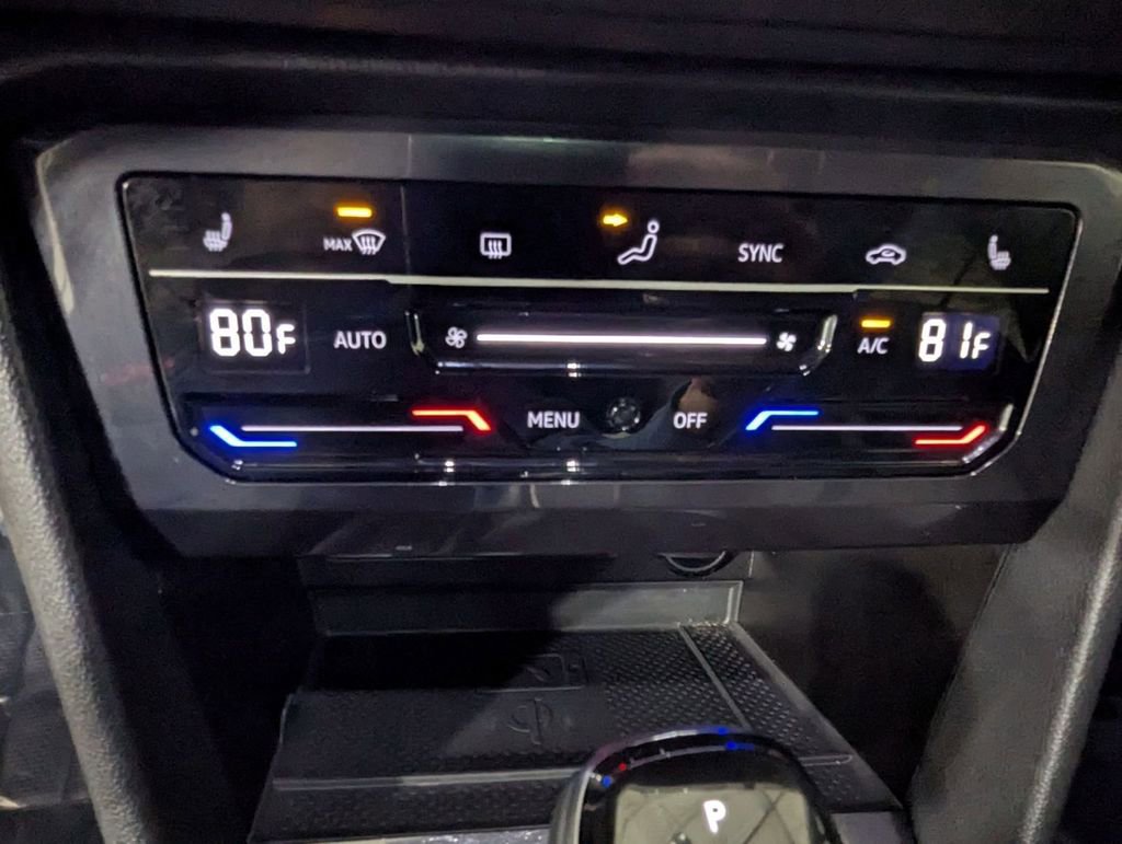 Used 2024 Volkswagen Tiguan SE R-Line image 24