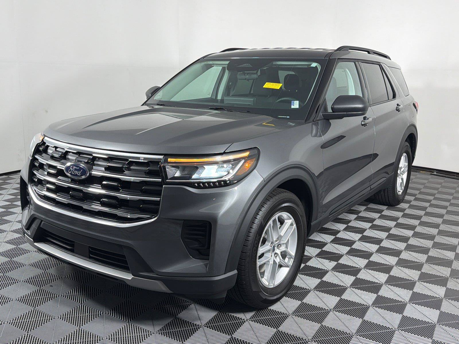 Used 2026 Ford Explorer Active RWD image 3