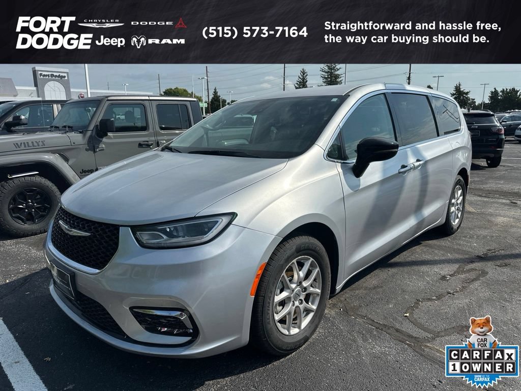 Used 2024 Chrysler Pacifica Touring-L FWD image 1