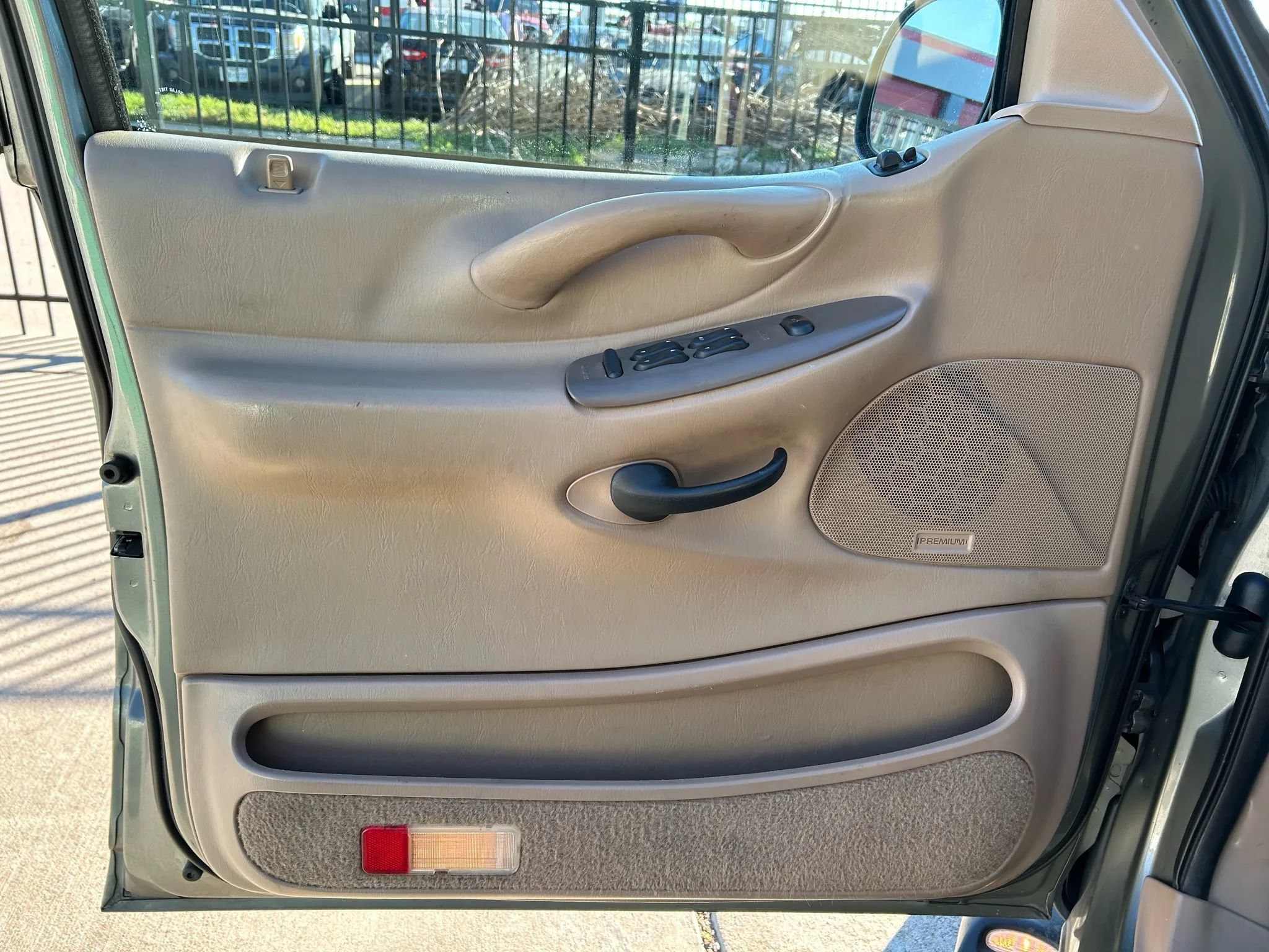 Used 1999 Ford Expedition XLT RWD image 12