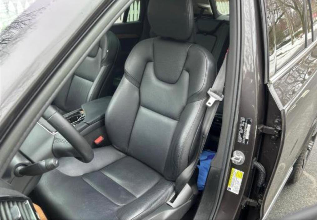 Used 2023 Volvo XC90 T8 Plus w/ Protection Package Premier image 4