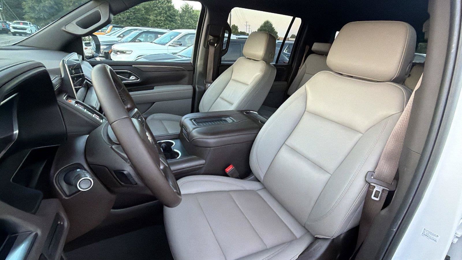 Used 2023 Chevrolet Suburban LT RWD image 4