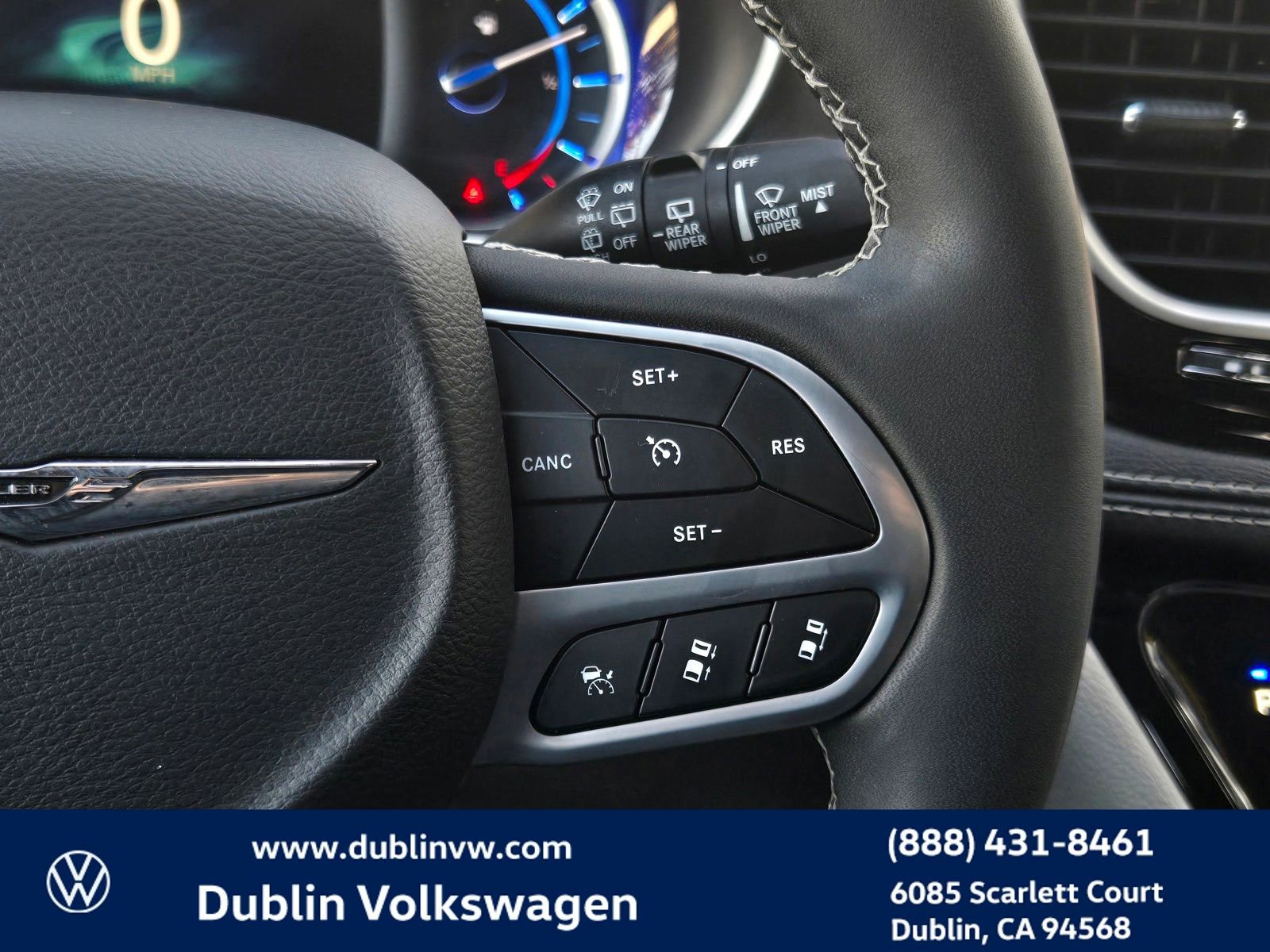 Used 2024 Chrysler Pacifica Select image 22