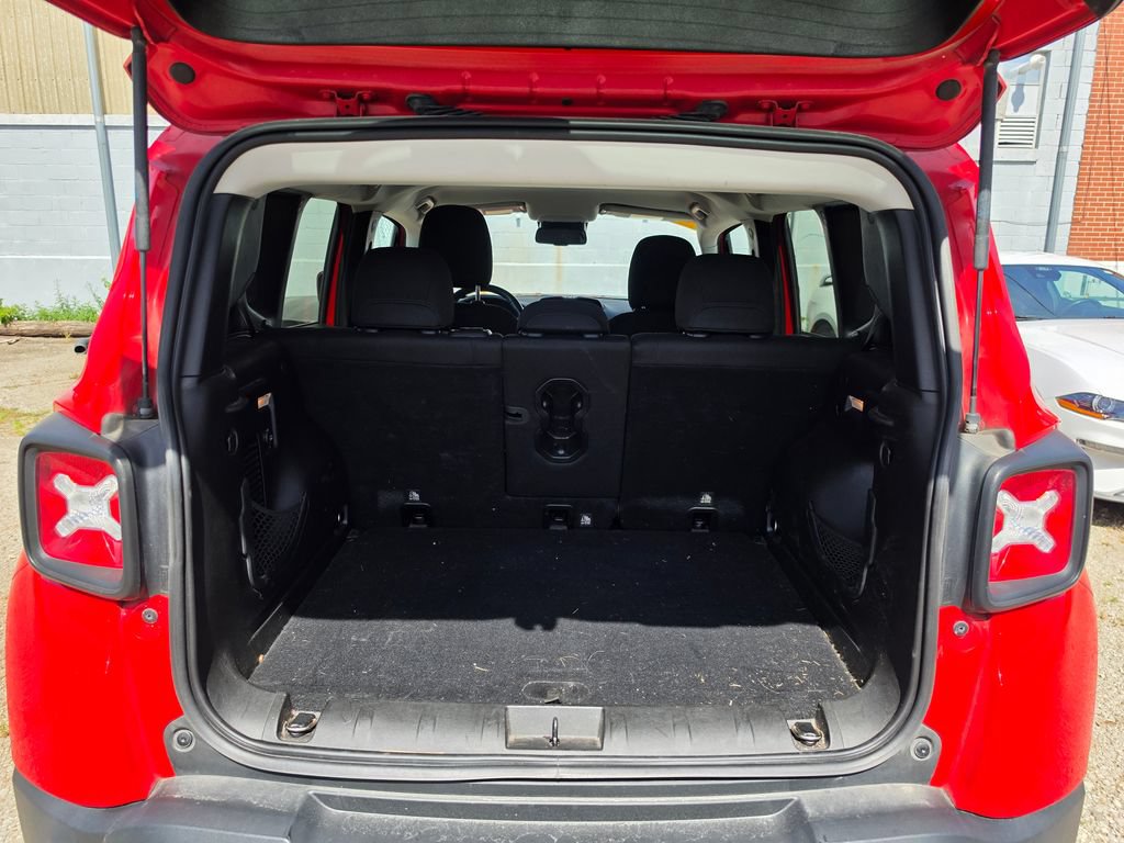 Used 2016 Jeep Renegade Latitude w/ Popular Equipment Group AWD/4WD image 8