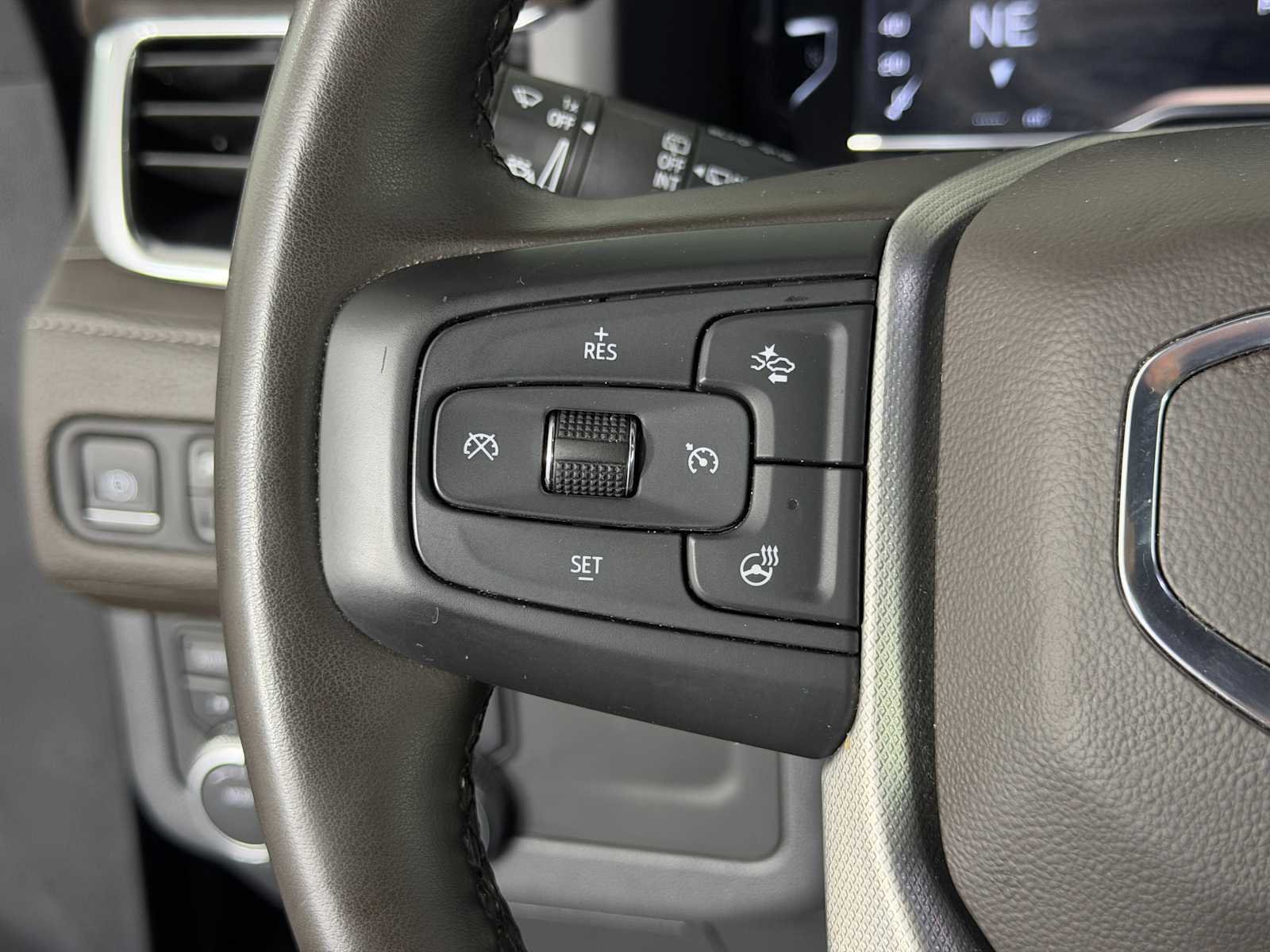 Used 2023 GMC Yukon Denali AWD/4WD image 27