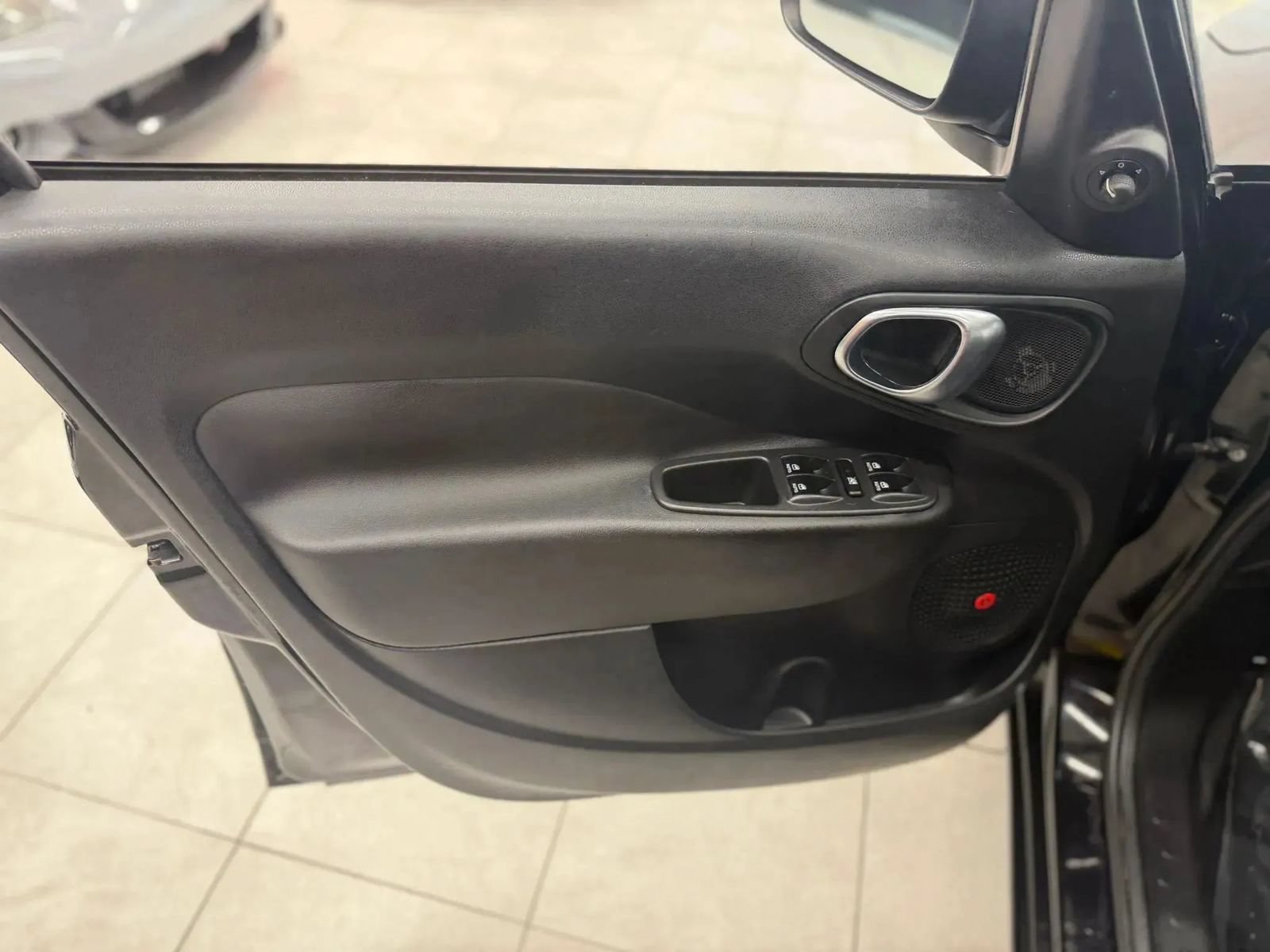 Used 2018 FIAT 500L Lounge FWD image 13