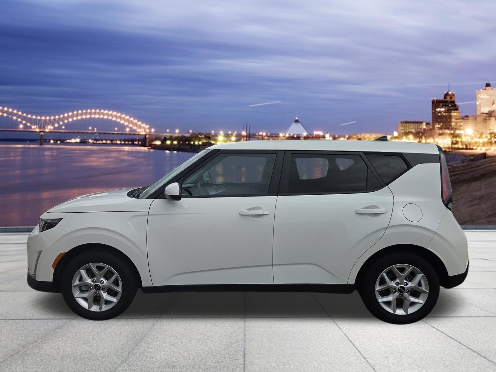 Used 2024 Kia Soul FWD image 2