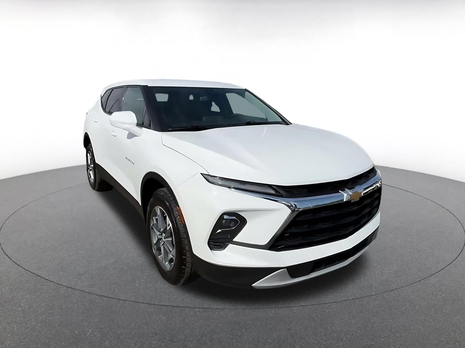 Used 2023 Chevrolet Blazer LT FWD image 3