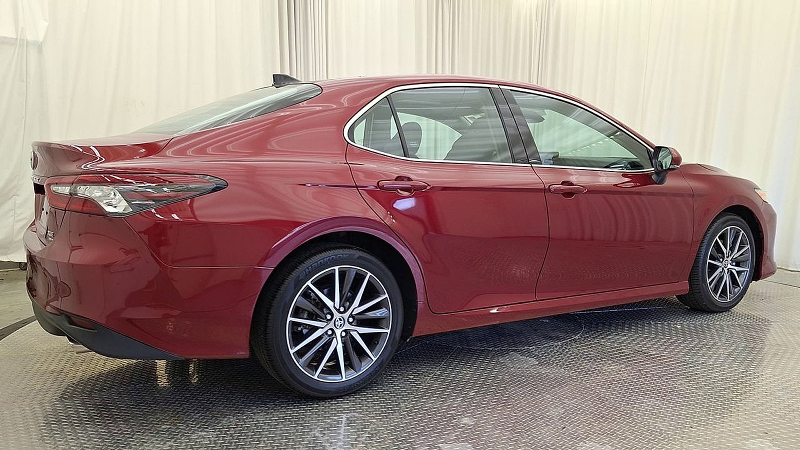 Certified 2021 Toyota Camry XLE AWD/4WD image 6