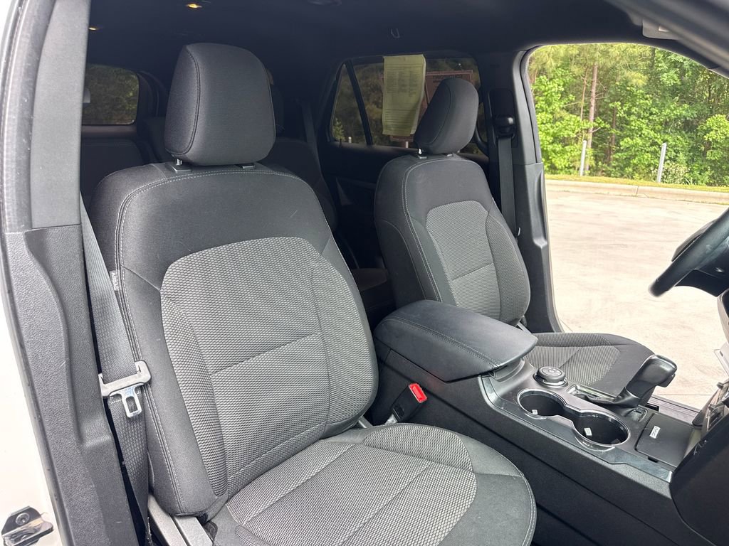 Used 2019 Ford Explorer XLT w/ Equipment Group 201A AWD/4WD image 33