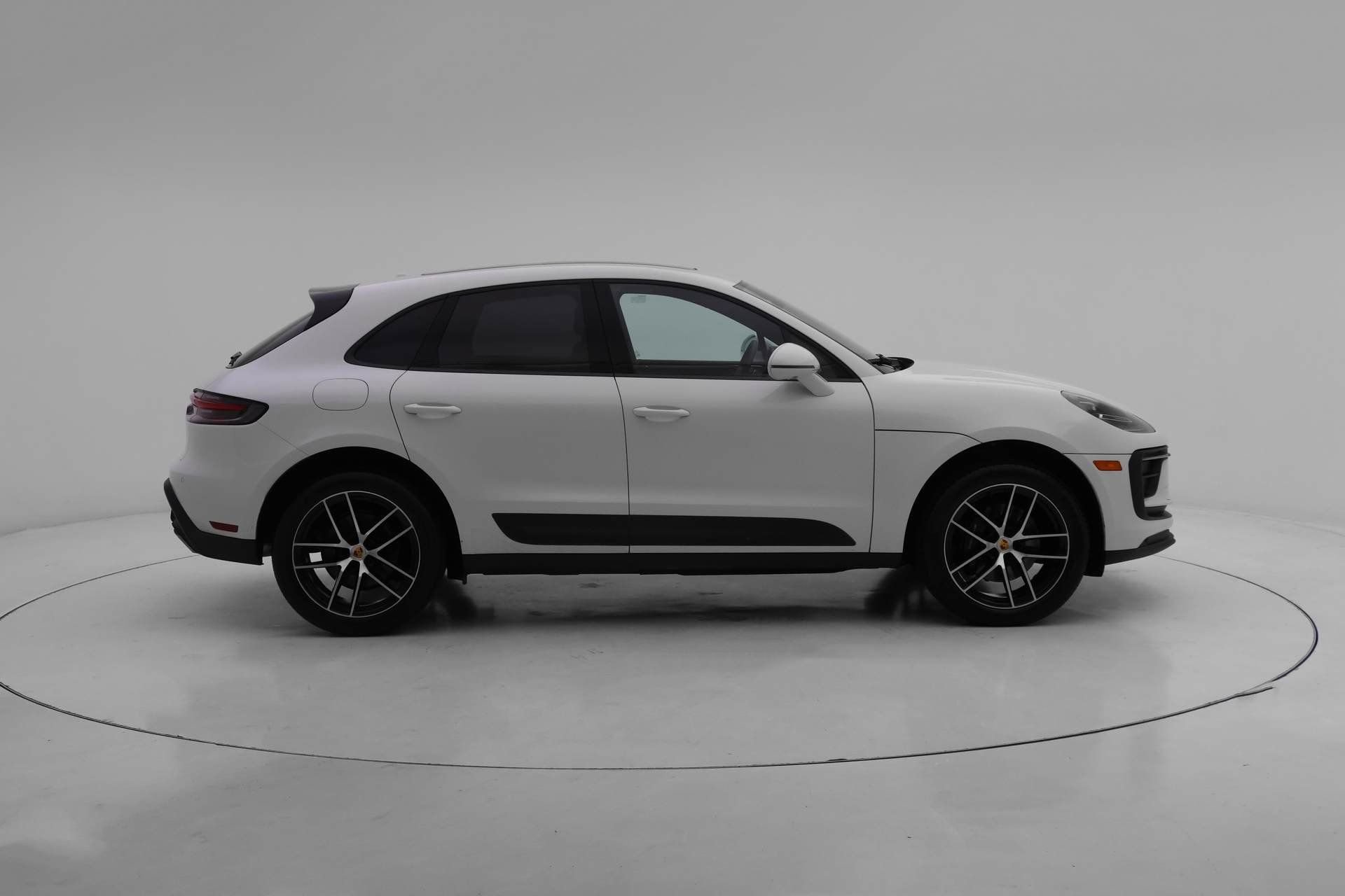 Used 2025 Porsche Macan AWD/4WD image 19