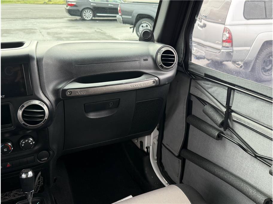 Used 2012 Jeep Wrangler Unlimited Sport w/ Connectivity Group AWD/4WD image 15