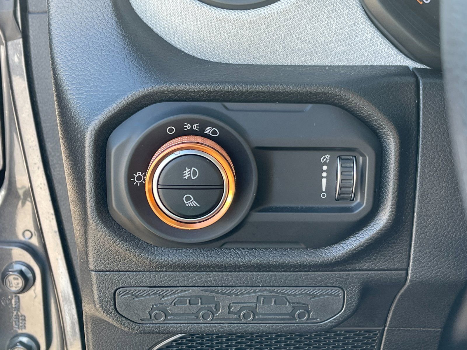 Used 2024 Jeep Gladiator Sport AWD/4WD image 29