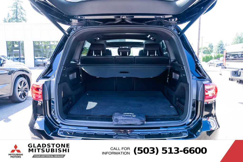 Used 2025 Mercedes-Benz GLB 250 4MATIC image 8