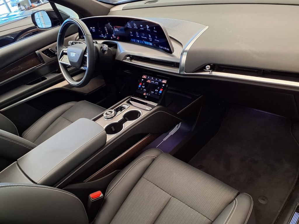 Certified 2026 Cadillac Vistiq Luxury AWD/4WD image 24