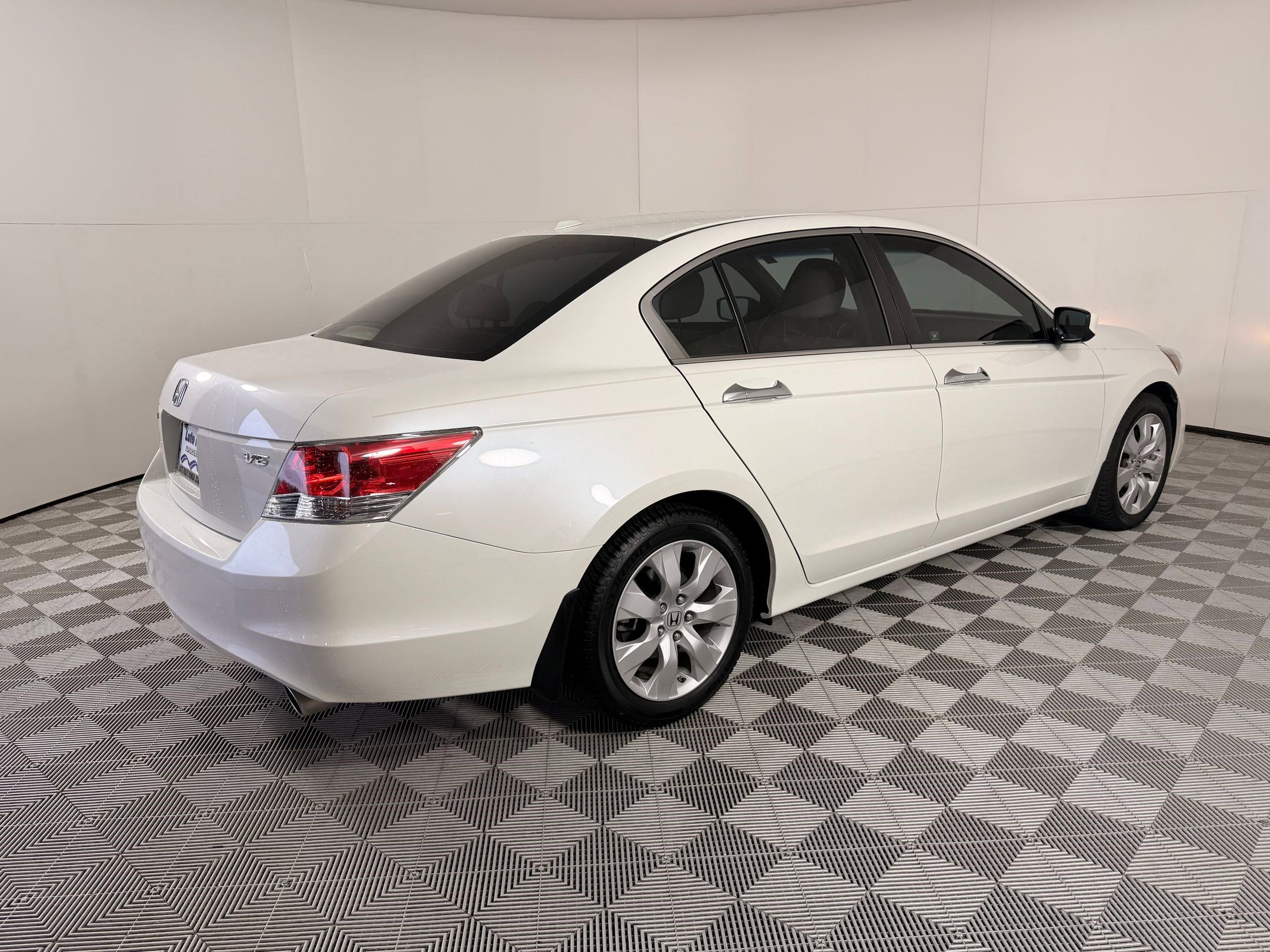 Used 2010 Honda Accord EX-L image 9