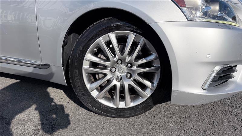 Used 2013 Lexus LS 460 w/ Comfort Pkg RWD image 14