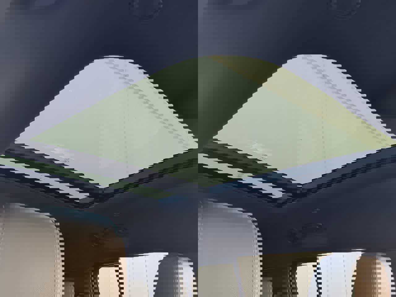 Used 2024 Land Rover Defender 130 X-Dynamic SE image 19