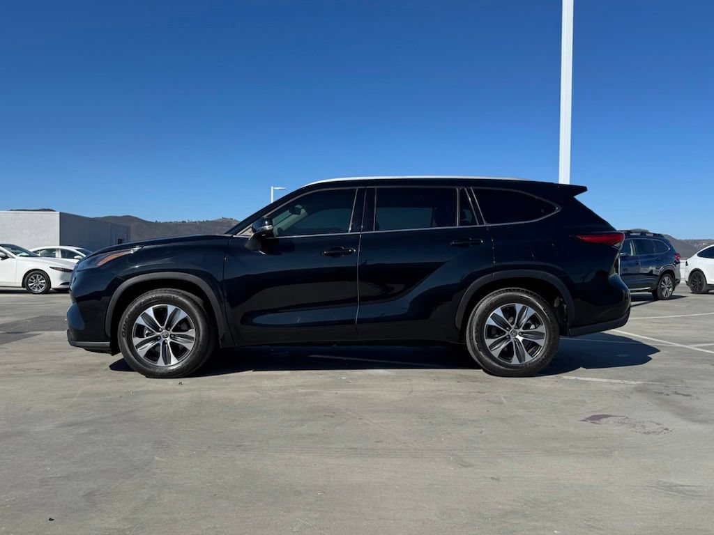 Used 2022 Toyota Highlander XLE FWD image 8