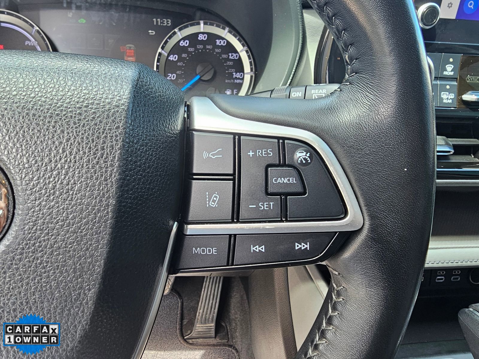 Used 2023 Toyota Highlander LE AWD/4WD image 17