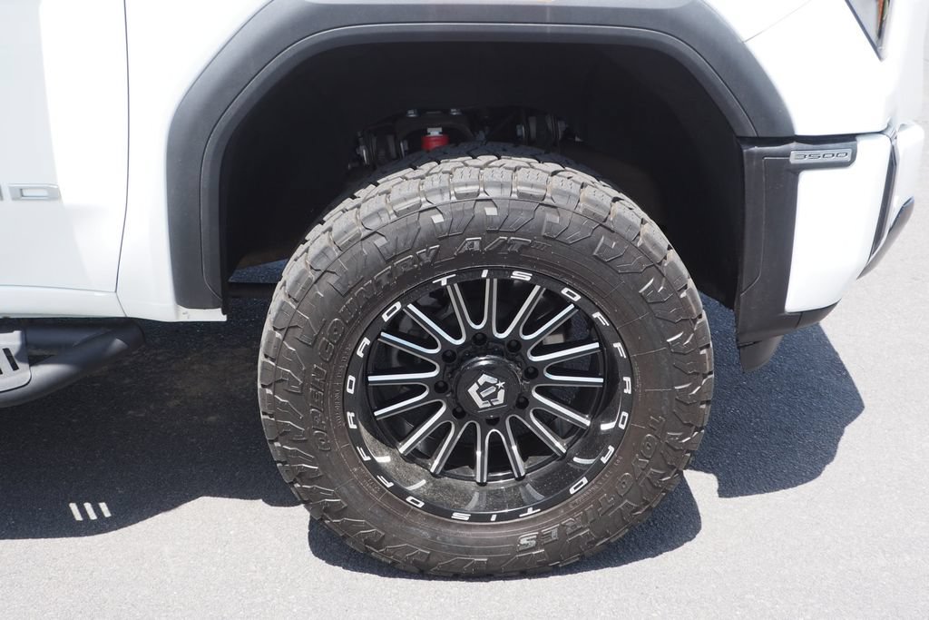 Used 2024 GMC Sierra 3500 AT4 w/ Technology Package AWD/4WD image 10