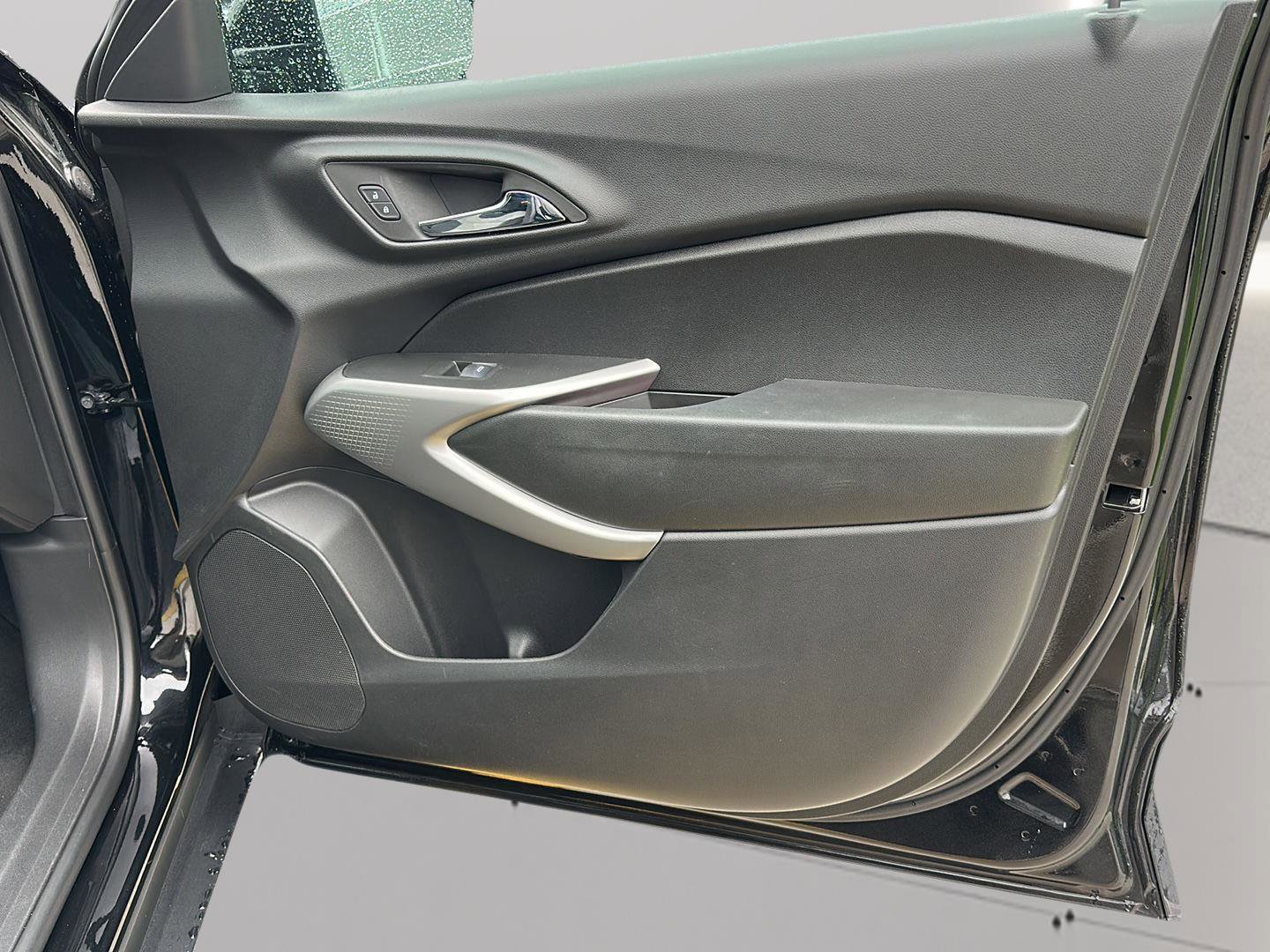 Used 2024 Chevrolet Trax RS w/ Sunroof Package image 19