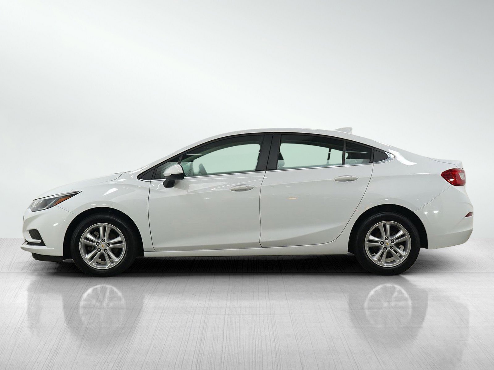 Used 2017 Chevrolet Cruze LT w/ Convenience Package FWD image 2