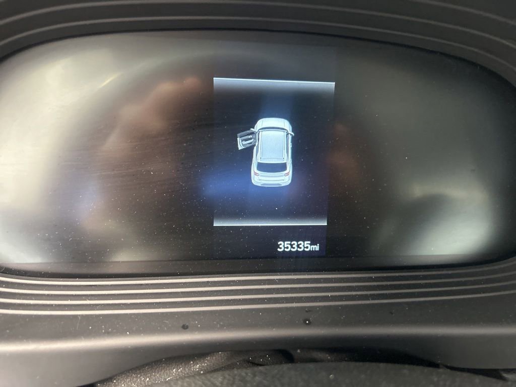 Used 2025 Hyundai Venue SEL FWD image 3