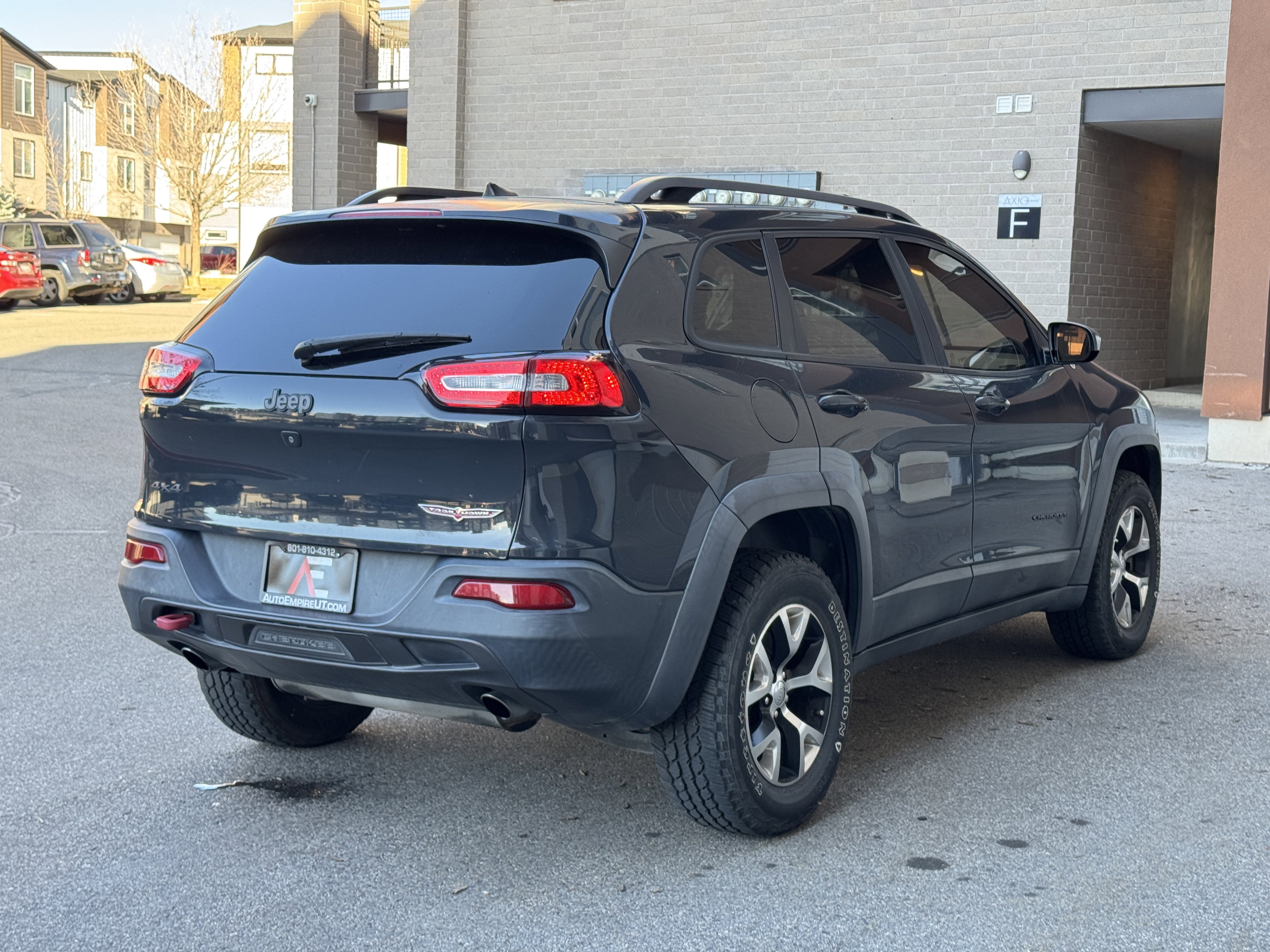 Used 2016 Jeep Cherokee Trailhawk image 7