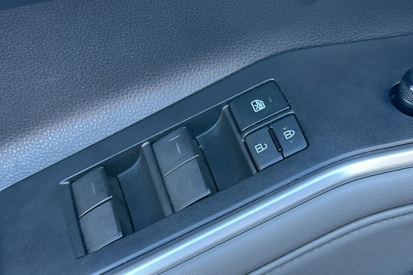 Used 2022 Toyota Highlander XLE AWD/4WD image 14