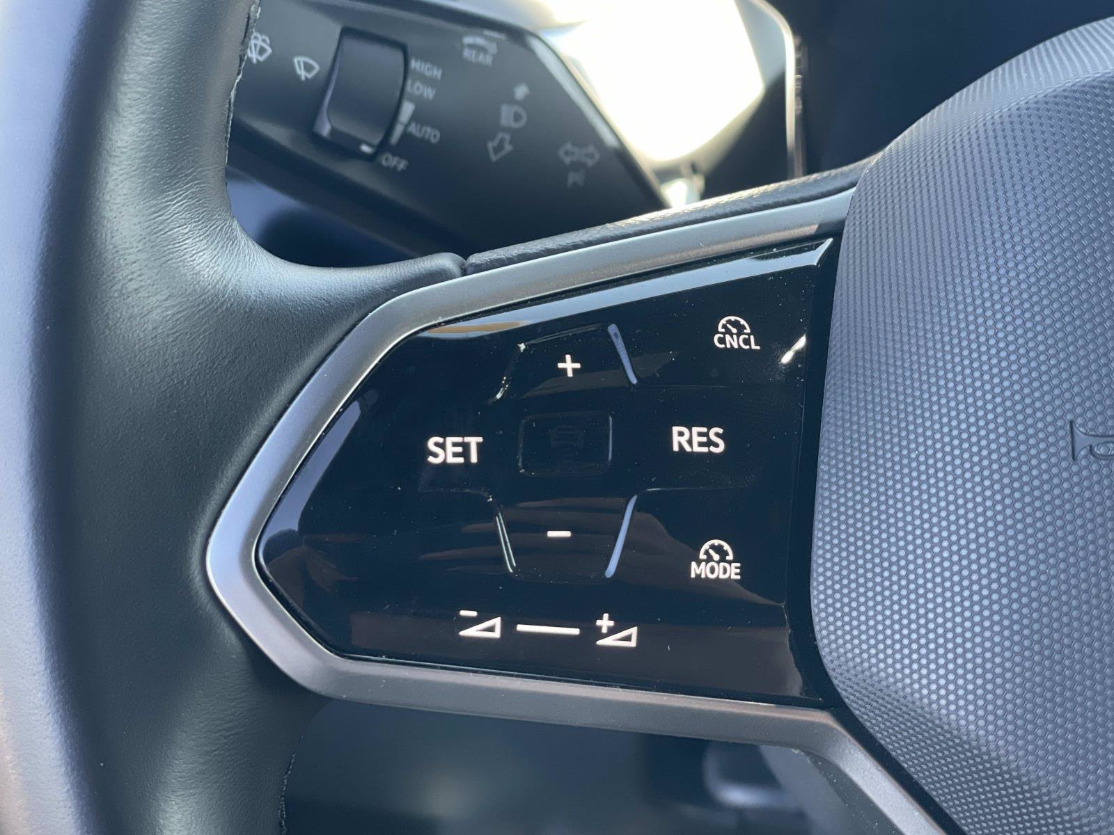 Certified 2025 Volkswagen ID. Buzz Pro S Plus AWD/4WD image 9