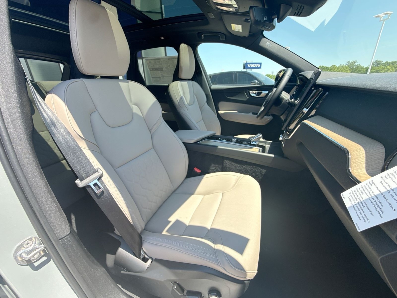 New 2026 Volvo XC60 T8 Plus w/ Protection Package Premier AWD/4WD image 29
