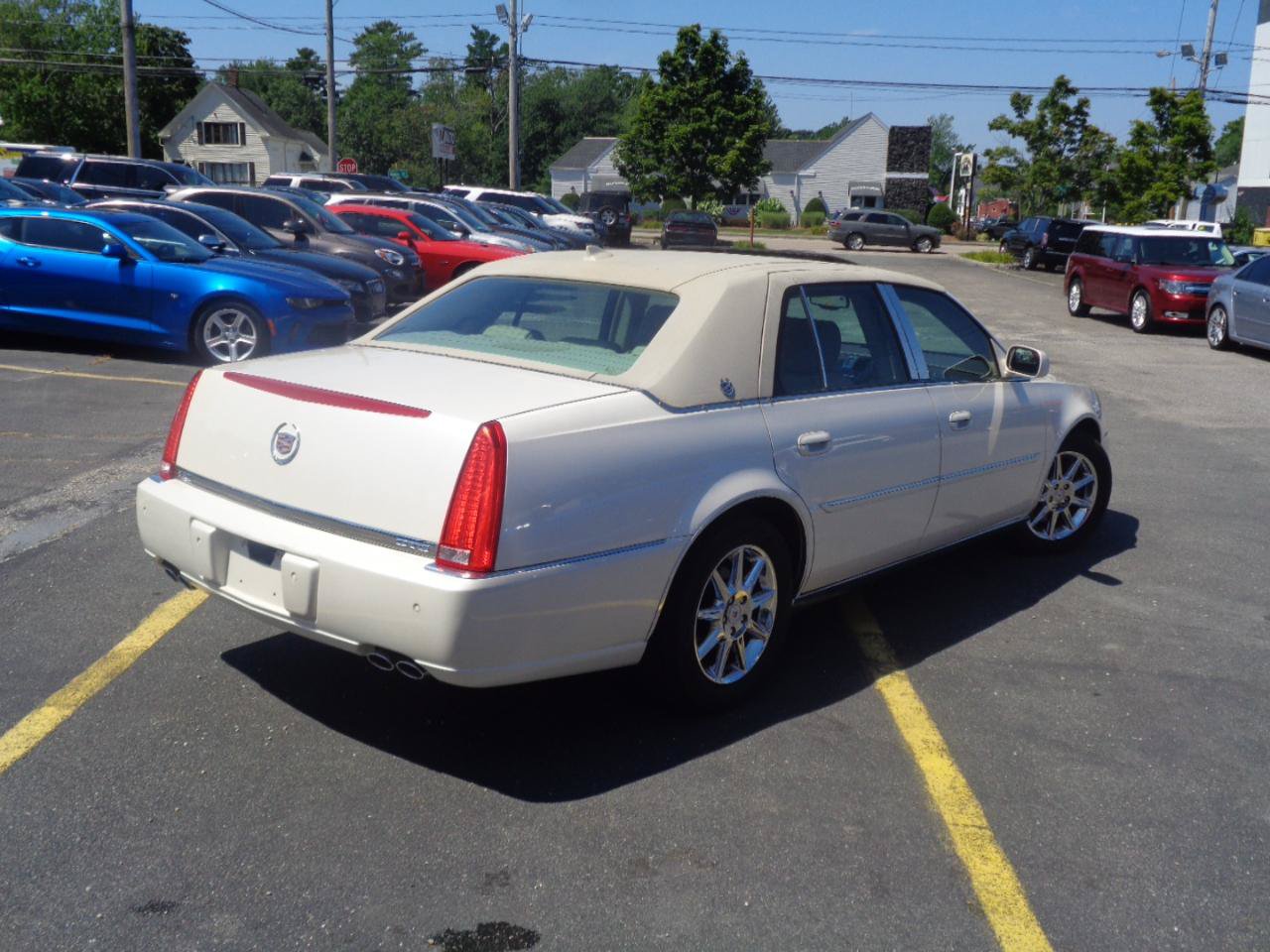Used 2011 Cadillac DTS Luxury FWD image 2