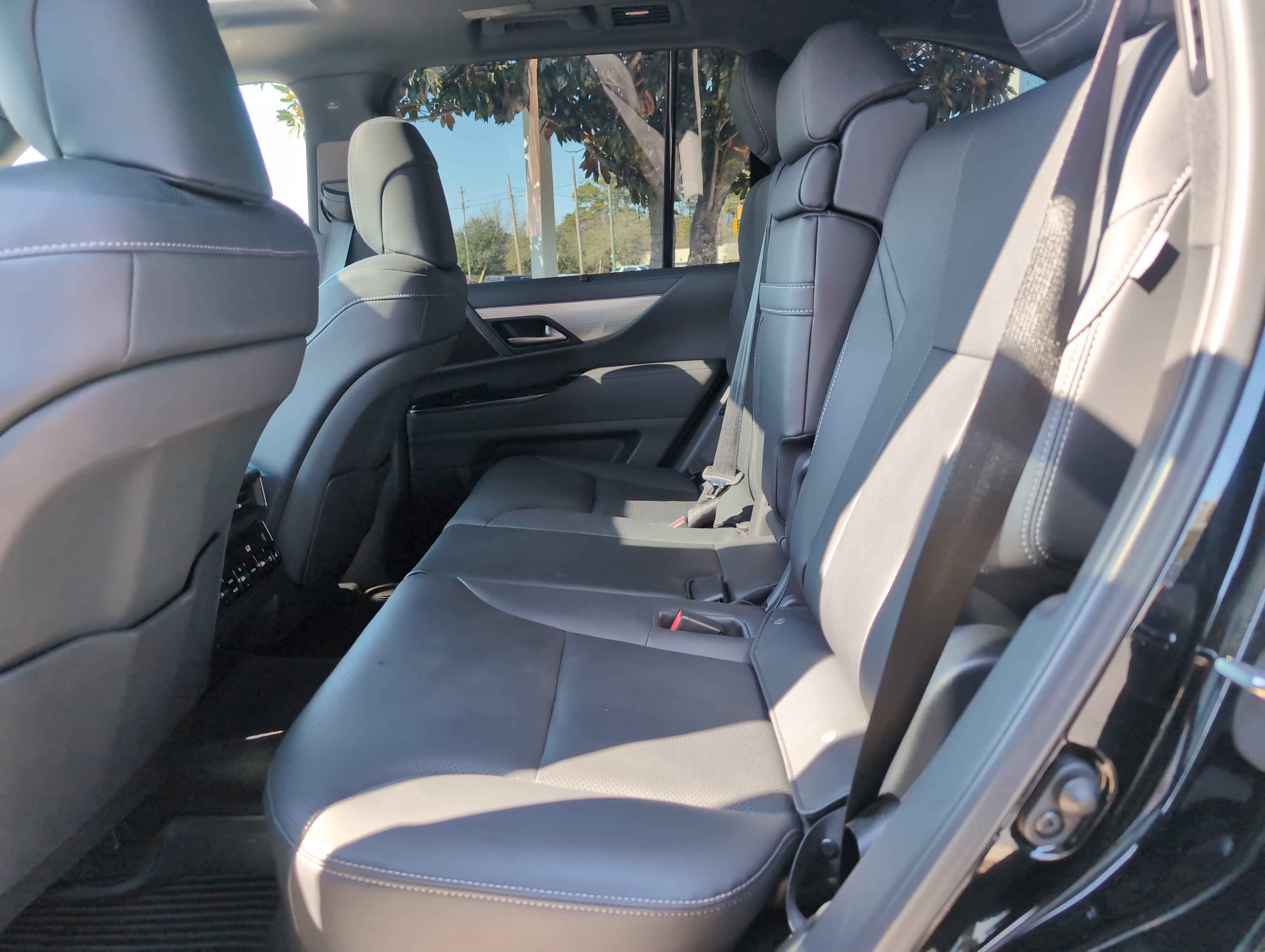 Used 2024 Lexus LX 600 F Sport image 31