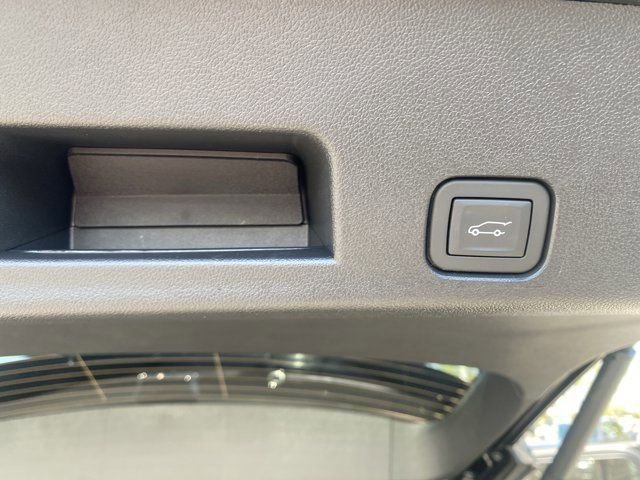 Used 2026 Chevrolet Traverse RS AWD/4WD image 14