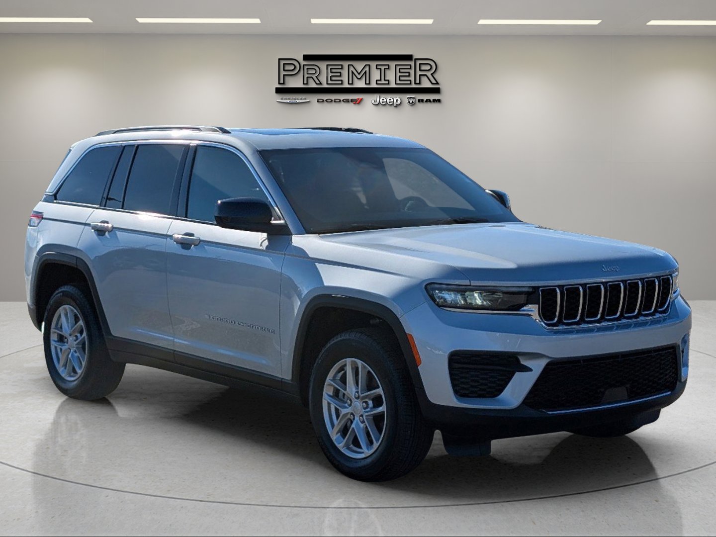 New 2024 Jeep Grand Cherokee Laredo X w/ Luxury Tech Group I image 3
