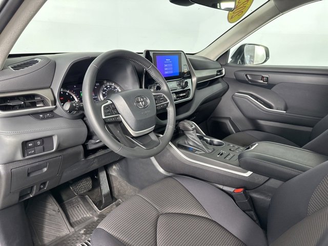 Certified 2023 Toyota Highlander LE image 12