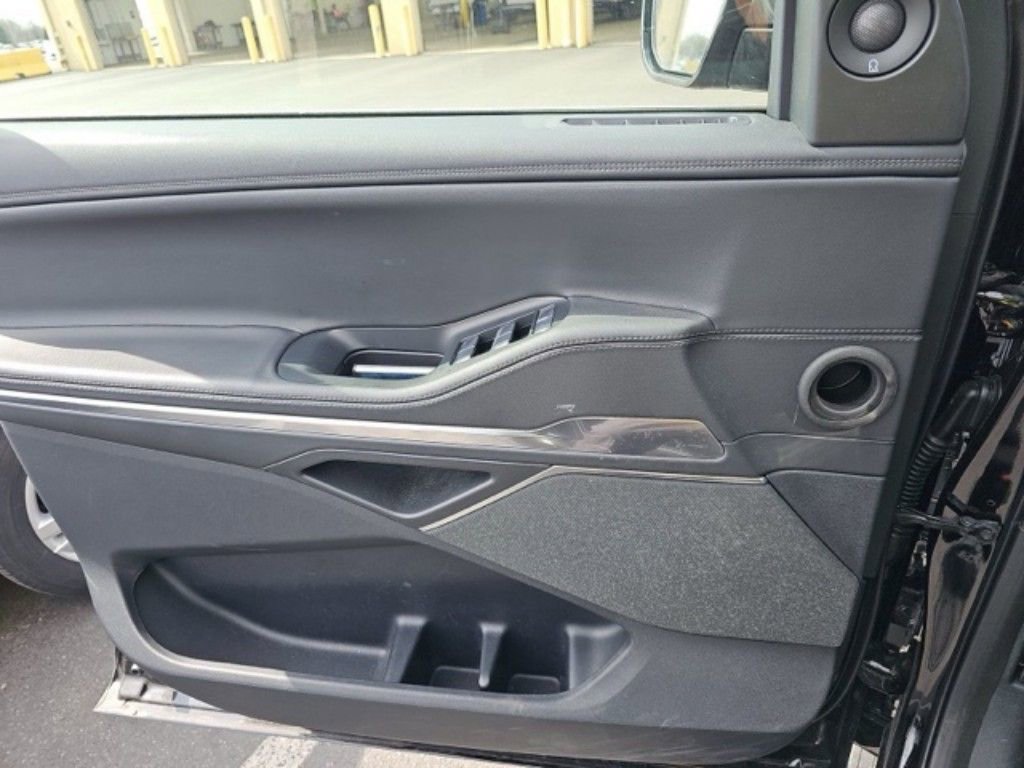 Used 2025 Lincoln Navigator L Reserve AWD/4WD image 11