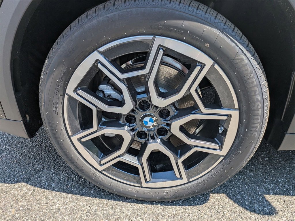 New 2025 BMW X2 xDrive28i w/ Convenience Package image 9