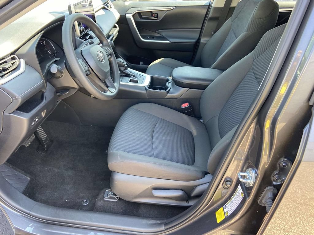 Used 2025 Toyota RAV4 LE AWD/4WD image 14