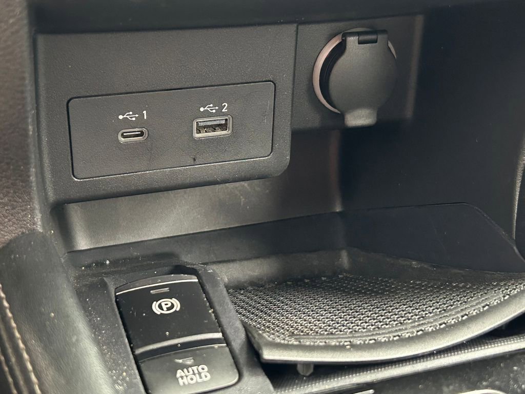 Used 2023 Nissan Kicks SR w/ SR Premium Package FWD image 33