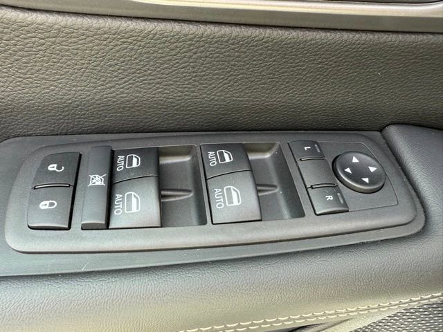 New 2026 Chrysler Pacifica Select image 12