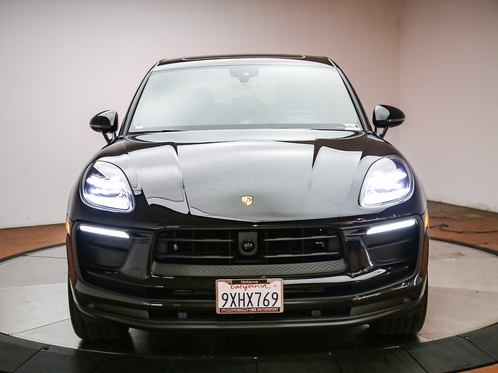 Certified 2026 Porsche Macan AWD/4WD image 3