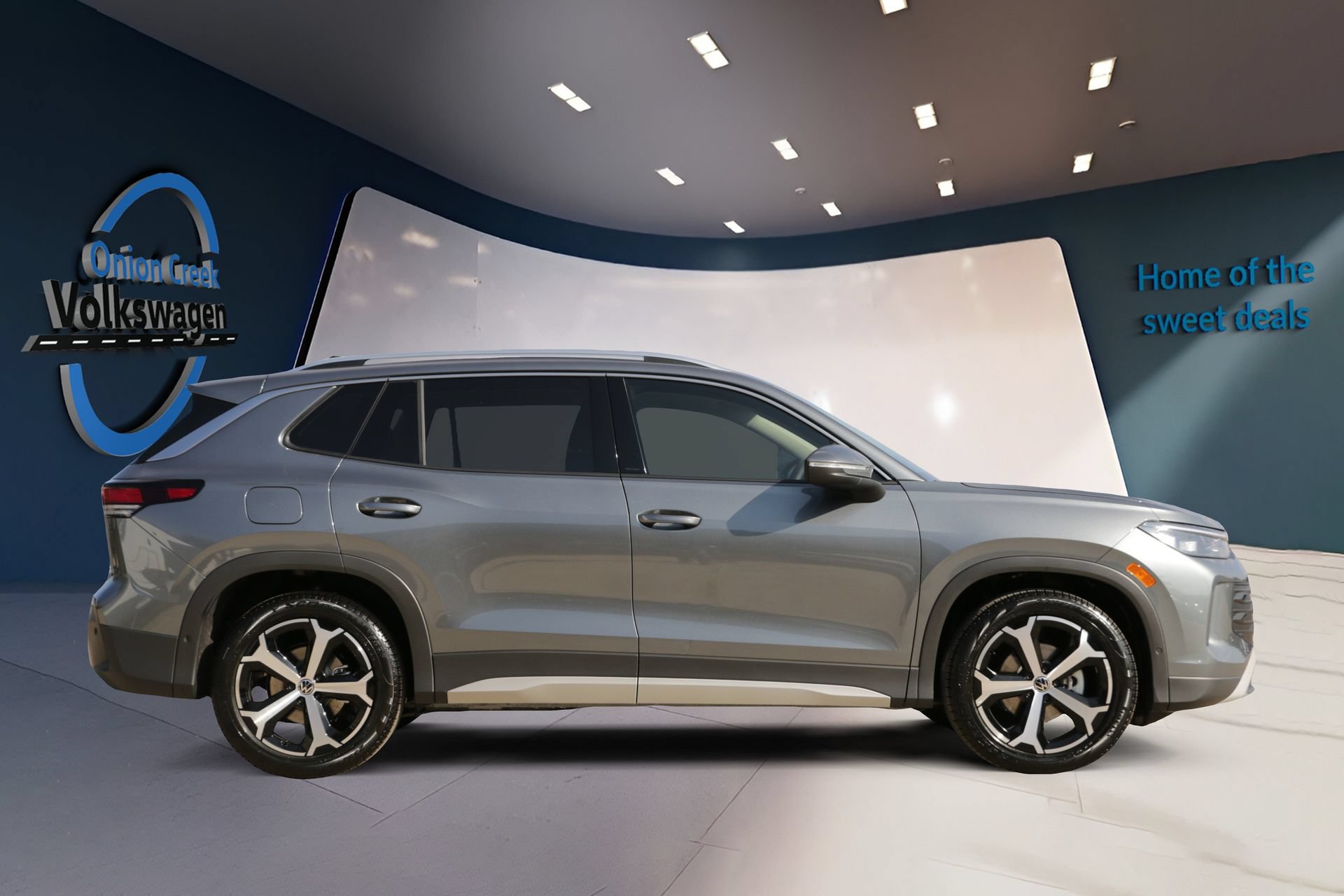 Certified 2026 Volkswagen Tiguan SE FWD image 4